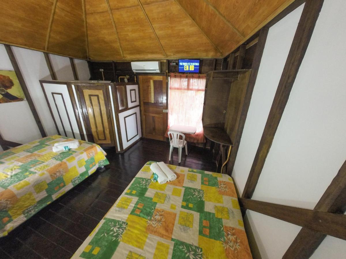 Chalet Castillo El Estor Buitenkant foto