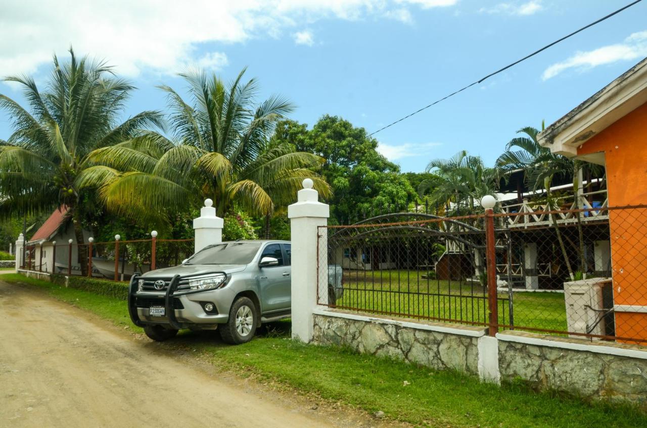 Chalet Castillo El Estor Buitenkant foto