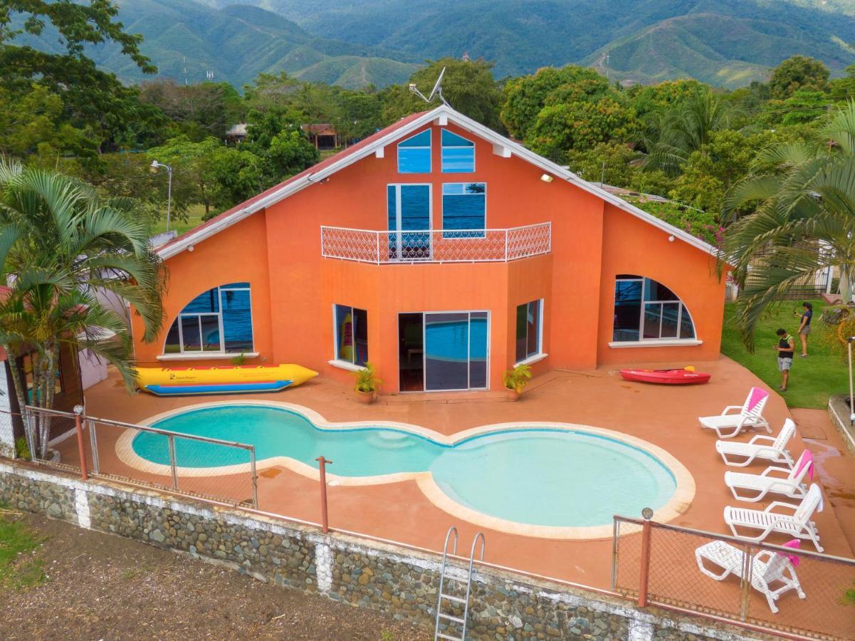 Chalet Castillo El Estor Buitenkant foto